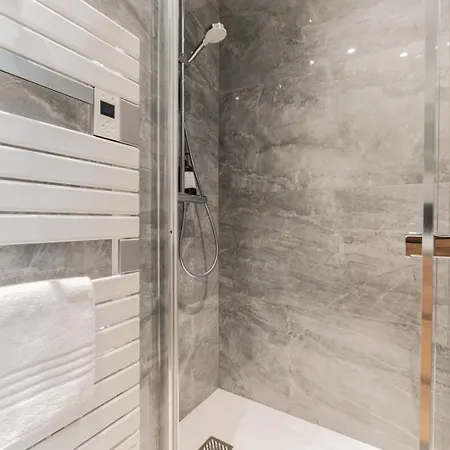 3 De Luxe 6 Personnes, Centre Ville, Clim, Ascenseur Appartamento *